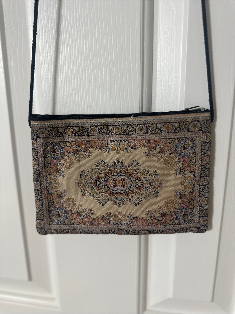 Vintage-Inspired Beige Tapestry Crossbody Bag
